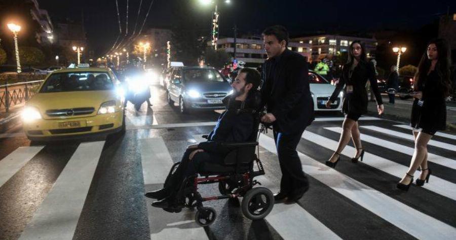 Παραδόθηκε στο κοινό η πρώτη «έξυπνη» διάβαση πεζών στην Αθήνα. Χίλια Μπράβο!