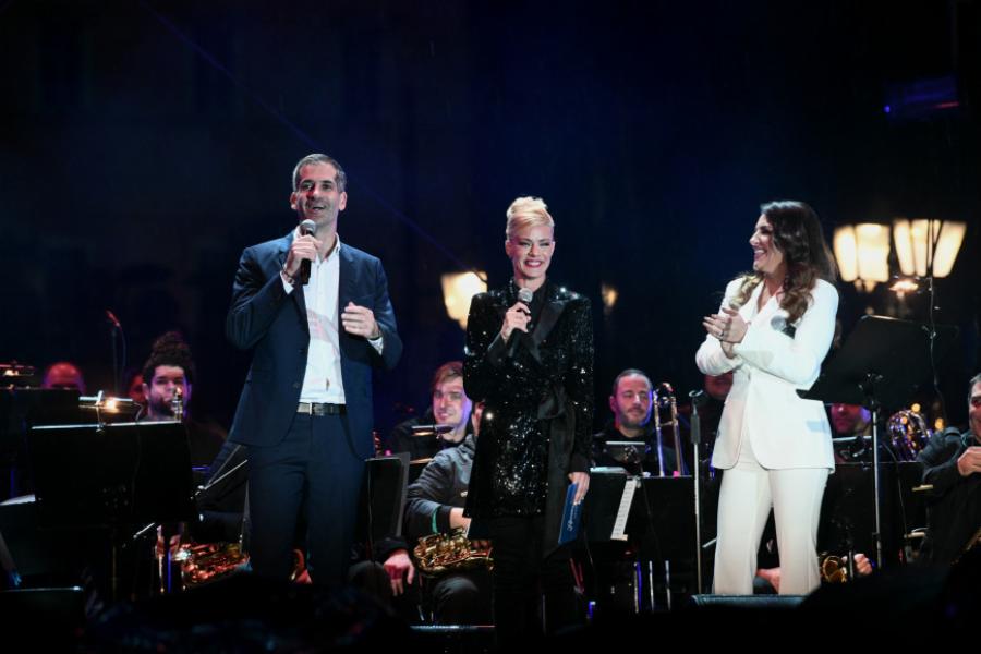 Φωταγωγήθηκε το χριστουγεννιάτικο δέντρο στην πλατεία Συντάγματος. Υπέροχες Εικόνες και Στιγμές!