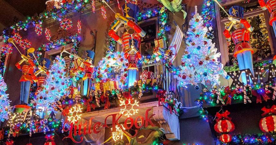 Υπάρχει ένα στέκι στου Ψυρρή που μοσχοβολάει Χριστούγεννα.