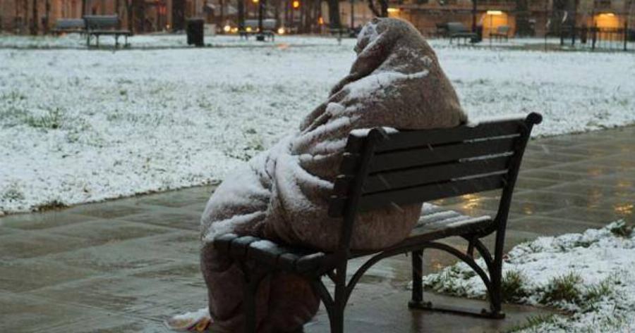 Θερμαινόμενοι χώροι για τους άστεγους σε Αθήνα και Πειραιά