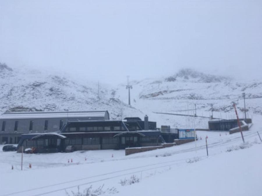 Στα λευκά ο Παρνασσός – Το χιονοδρομικό κέντρο ετοιμάζεται για opening