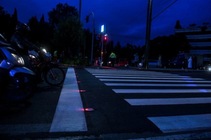 Παραδόθηκε στο κοινό η πρώτη «έξυπνη» διάβαση πεζών στην Αθήνα. Χίλια Μπράβο!