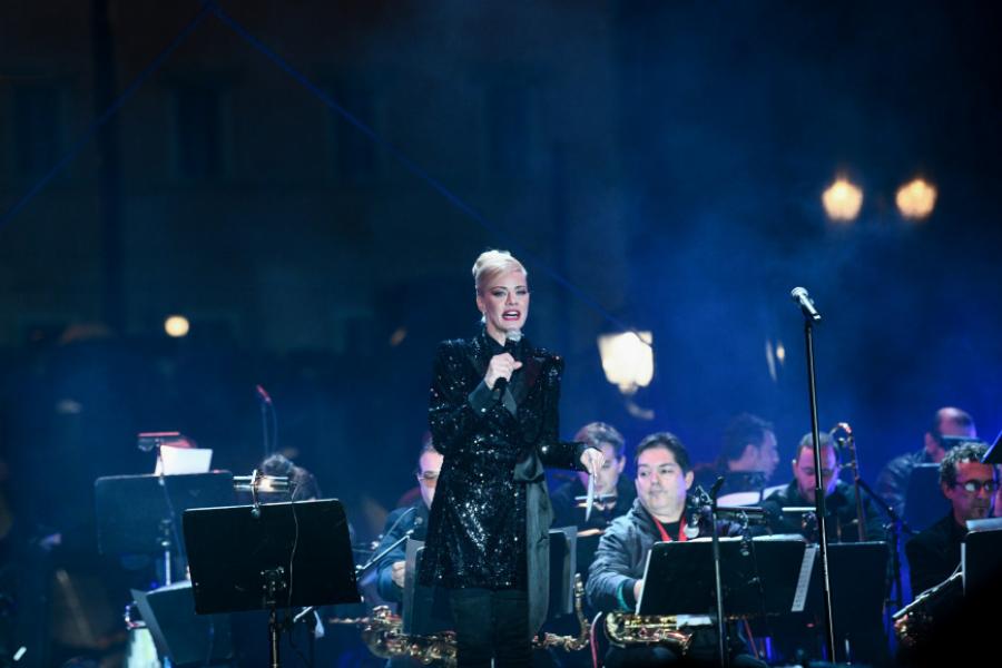 Φωταγωγήθηκε το χριστουγεννιάτικο δέντρο στην πλατεία Συντάγματος. Υπέροχες Εικόνες και Στιγμές!