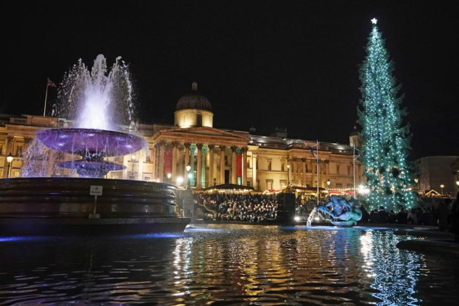 Χριστούγεννα στο Λονδίνο – Η βρετανική πρωτεύουσα λάμπει