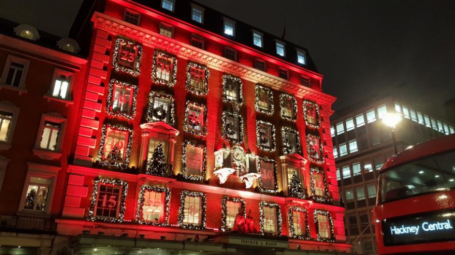 Χριστούγεννα στο Λονδίνο – Η βρετανική πρωτεύουσα λάμπει