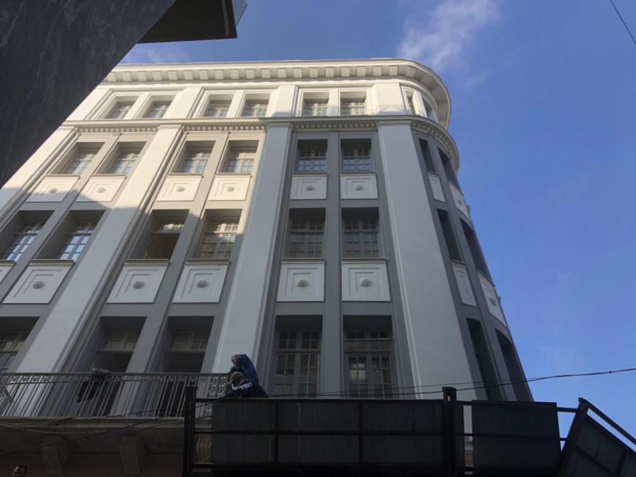 Αποκαλύφθηκε το ανακαινισμένο κτίριο του παλιού Χυτήρογλου στη Μητροπόλεως – Βγήκαν οι σκαλωσιές