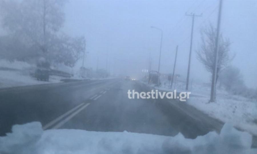Στα λευκά ξύπνησε η βόρεια Ελλάδα – Τα πρώτα χιόνια σε Θεσσαλονίκη, Φλώρινα και Ξάνθη