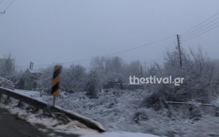 Στα λευκά ξύπνησε η βόρεια Ελλάδα – Τα πρώτα χιόνια σε Θεσσαλονίκη, Φλώρινα και Ξάνθη