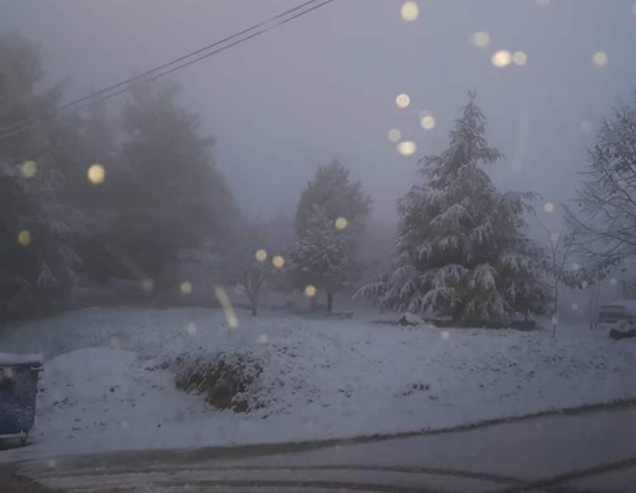Στα λευκά ξύπνησε η βόρεια Ελλάδα – Τα πρώτα χιόνια σε Θεσσαλονίκη, Φλώρινα και Ξάνθη