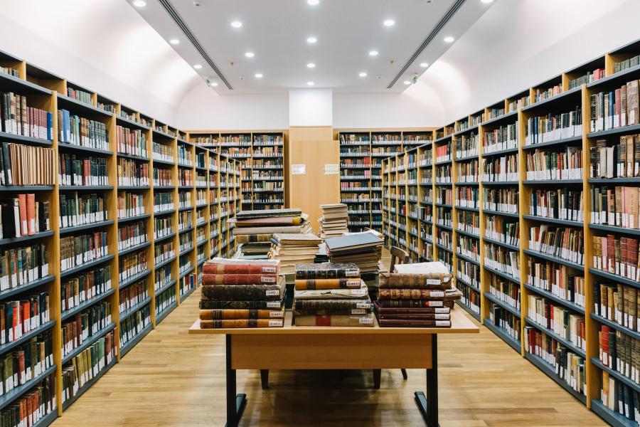 Ένα πρωινό στην εντυπωσιακή νέα βιβλιοθήκη της Φιλοσοφικής.