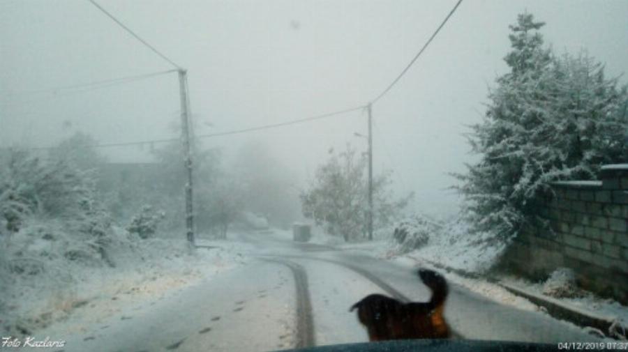 Στα λευκά ξύπνησε η βόρεια Ελλάδα – Τα πρώτα χιόνια σε Θεσσαλονίκη, Φλώρινα και Ξάνθη