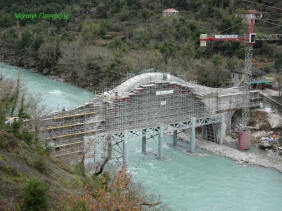 Στήθηκε ξανά το ιστορικό γεφύρι της Πλάκας στα Τζουμέρκα – ΦΩΤΟΓΡΑΦΙΕΣ