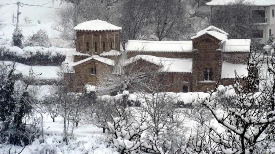 Πολύ χιόνι έπεσε στο Περτούλι και το σκηνικό είναι παραμυθένιο