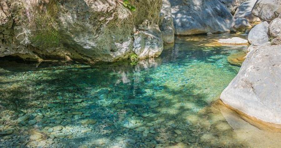 Τα 10 ωραιότερα φαράγγια της Ελλάδας με τα πιο κρυστάλλινα νερά και τα παραμυθένια τοπία