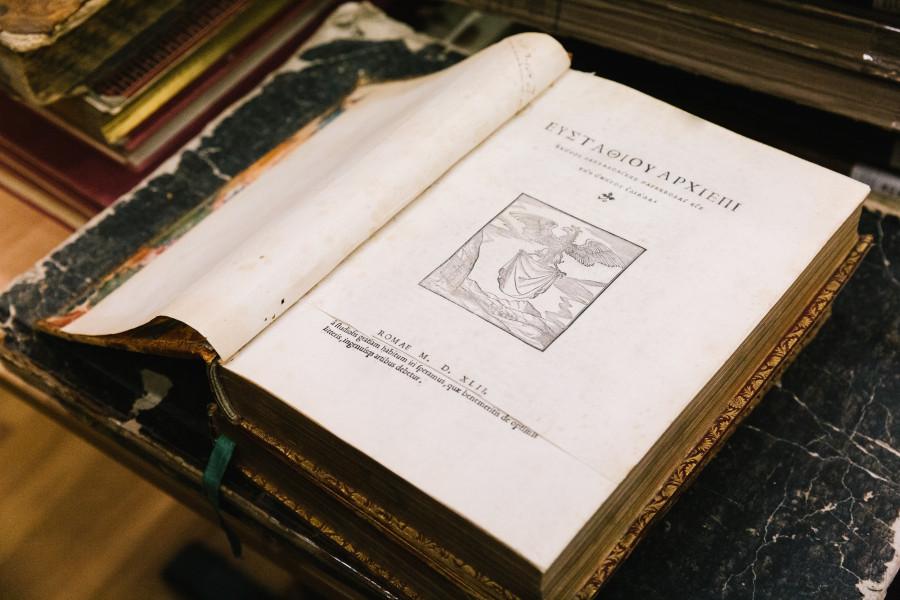 Ένα πρωινό στην εντυπωσιακή νέα βιβλιοθήκη της Φιλοσοφικής.