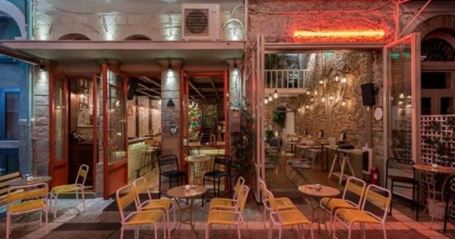 Το πρώτο καφέ με κατάλογο σε γραφή Μπράιγ μόλις άνοιξε στα Τρίκαλα