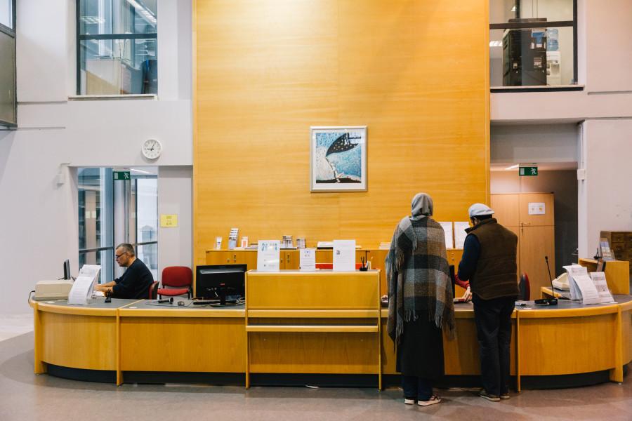 Ένα πρωινό στην εντυπωσιακή νέα βιβλιοθήκη της Φιλοσοφικής.