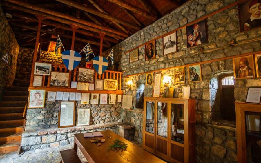 Μπαίνοντας στο σπίτι που γεννήθηκε ο Κολοκοτρώνης στο Λιμποβίσι νιώθεις δέος και περηφάνια.