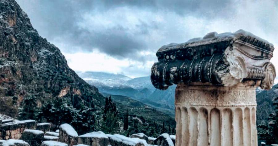 Η απερίγραπτη μαγεία του χιονισμένου Δελφικού τοπίου