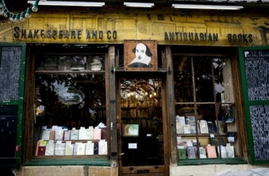 Στο Παρίσι υπάρχει το πιο μαγικό βιβλιοπωλείο του κόσμου στο οποίο μπορείς και να κοιμάσαι