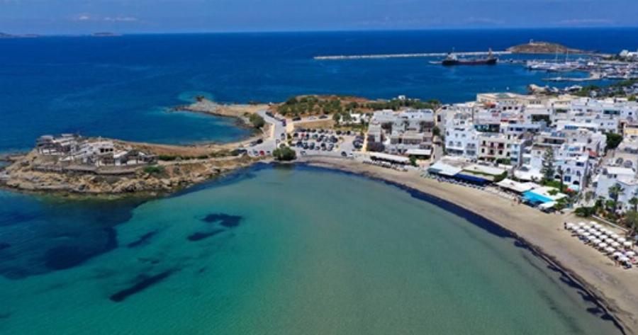 Όταν κοιτάς τη Νάξο από ψηλά, μοιάζει με ζωγραφιά