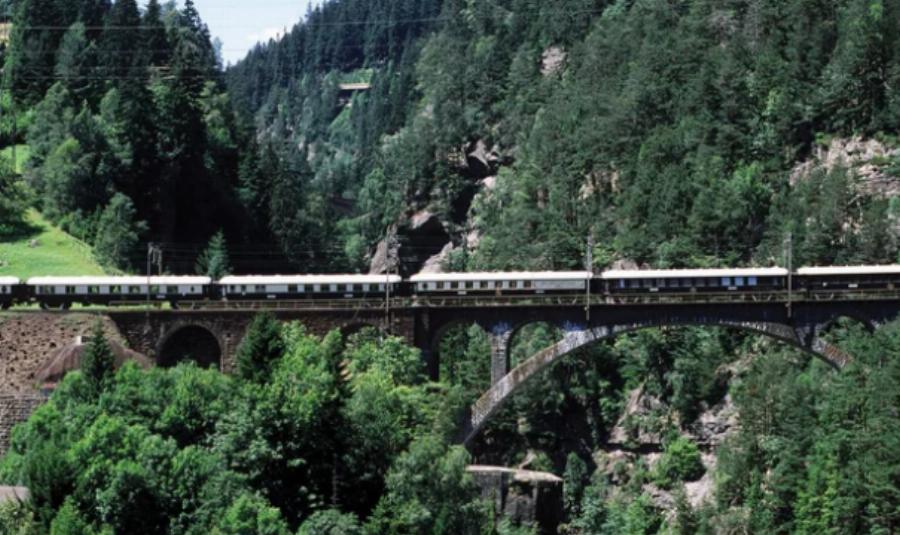 Travel from Venice to London Gatsby-style in this 1920’s-themed Luxury Train (Video)