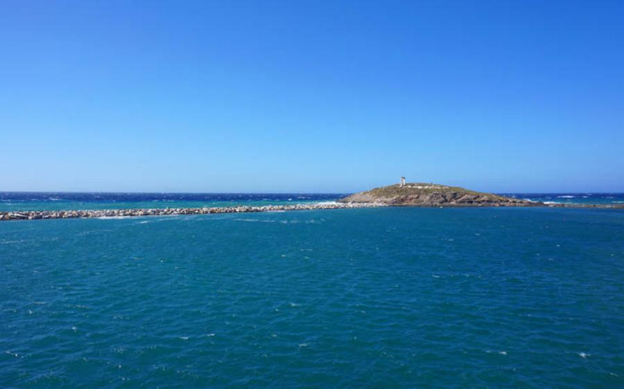 Όταν κοιτάς τη Νάξο από ψηλά, μοιάζει με ζωγραφιά