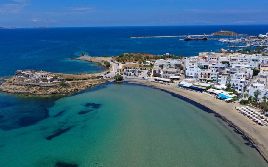 Όταν κοιτάς τη Νάξο από ψηλά, μοιάζει με ζωγραφιά