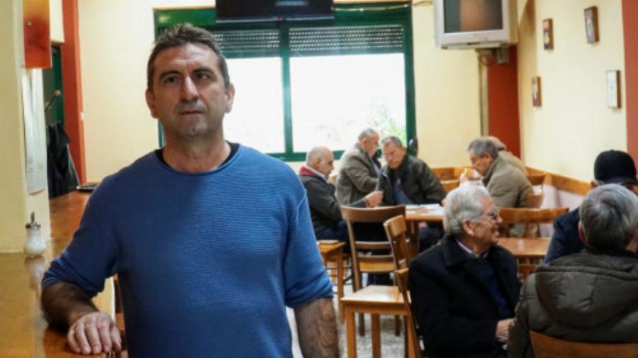 Στη Λάρισα ετοιμάζουν το πρώτο καφενείο για καπνιστές – Πώς θα λειτουργεί και ποιοι θα μπαίνουν ως πελάτες