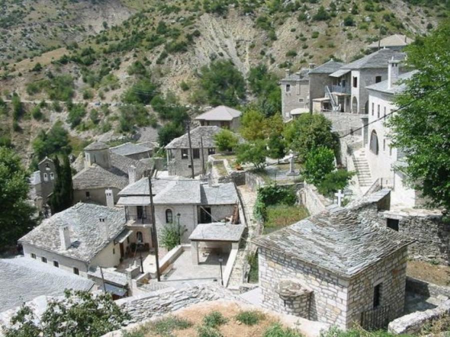 Συρράκο και Καλαρρύτες: Ομορφιές που δεν τις χορταίνει το μάτι