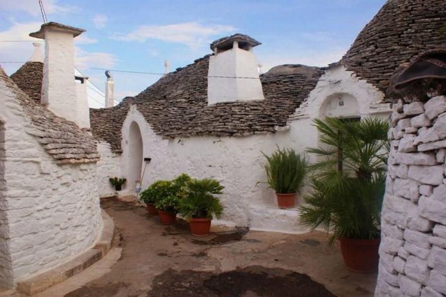 Αλμπερομπέλο: Το ωραιότερο χωριό της Ιταλίας μοιάζει βγαλμένο από τα ωραιότερα παραμύθια.