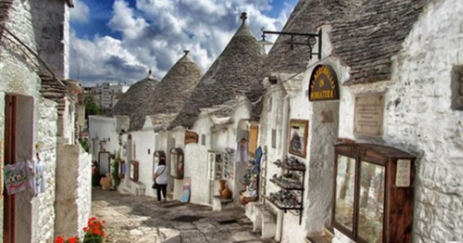 Αλμπερομπέλο: Το ωραιότερο χωριό της Ιταλίας μοιάζει βγαλμένο από τα ωραιότερα παραμύθια.