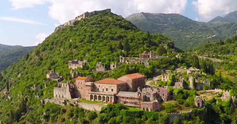 Η Ελληνική καστροπολιτεία στη Λακωνία που μοιάζει σαν να έχει ξεπηδήσει από τα σκηνικά του Game of Thrones