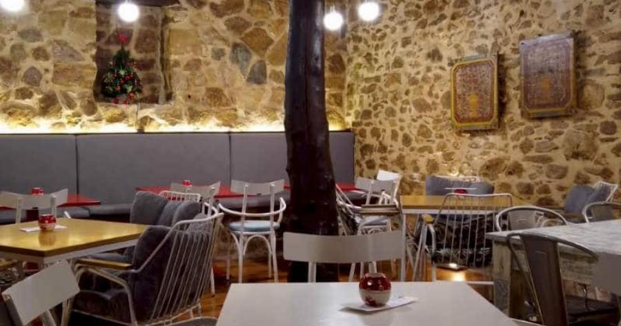 Αυτό είναι το νέο «Καφέ της Χαράς» στο γραφικό ελληνικό χωριουδάκι  Κολοκοτρωνίτσι! (video)