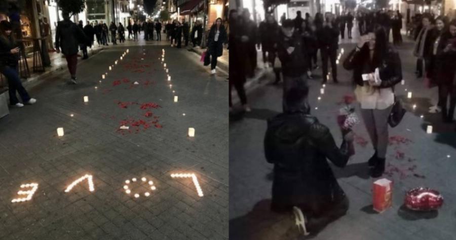 Πάτρα: Της έκανε πρόταση γάμου με κεριά και λουλούδια στη μέση του δρόμου και οι περαστικοί ξέσπασαν σε χειροκροτήματα