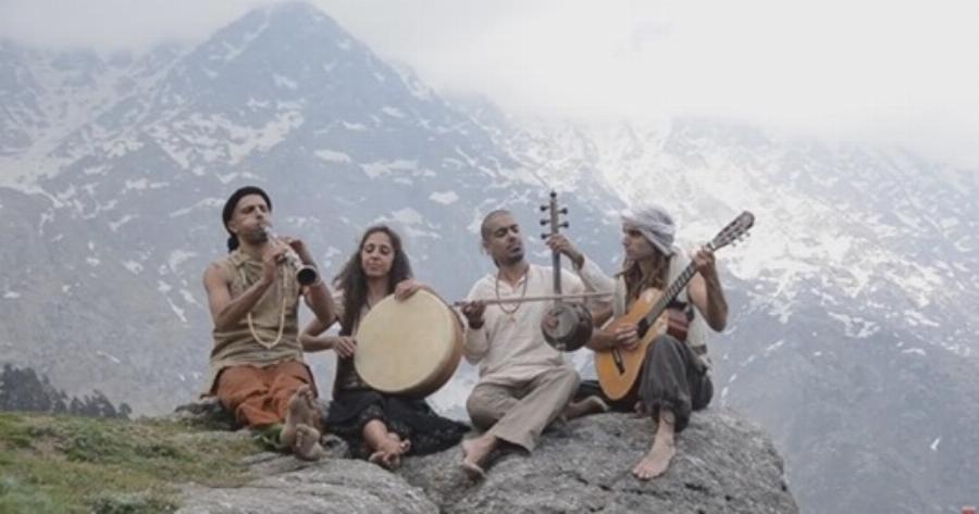 Τα “Δακρυσμένα Μάτια” του Μίκη Θεοδωράκη στην κορυφή των Ιμαλαΐων