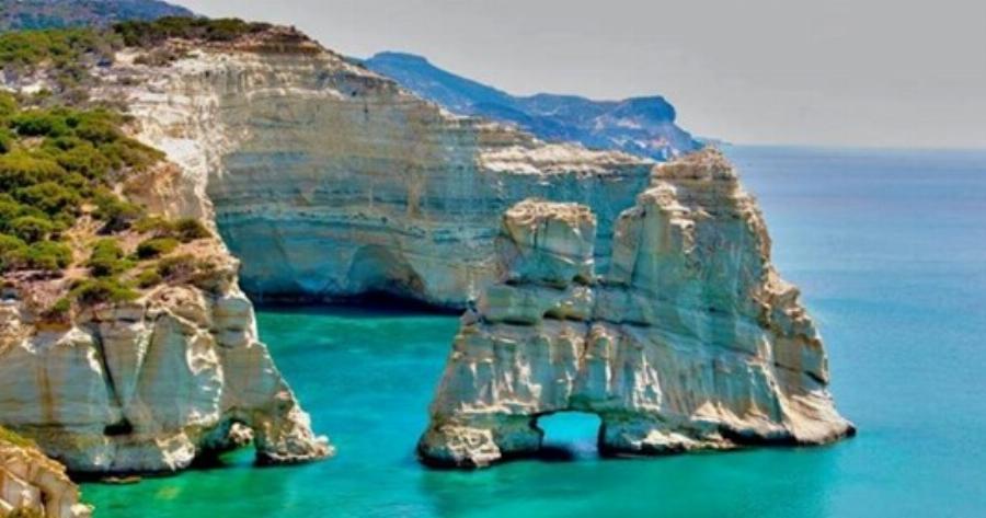 Μήλος: Το υπέροχο Ελληνικό νησί που δημιουργήθηκε από ένα ηφαίστειο. Σπάνια ομορφιά με εντυπωσιακά τοπία