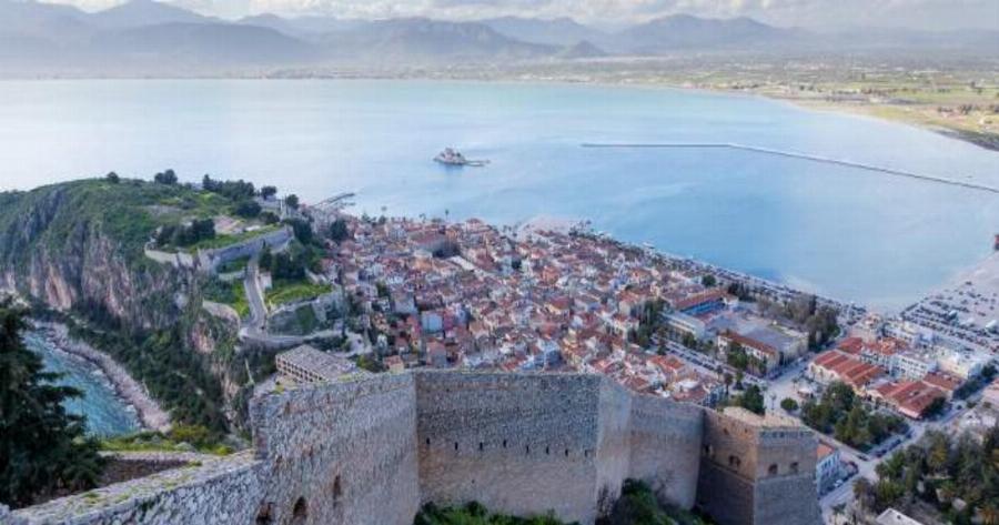 Το Ναύπλιο είναι η πιο γοητευτική πόλη ολόκληρης της Πελοποννήσου.