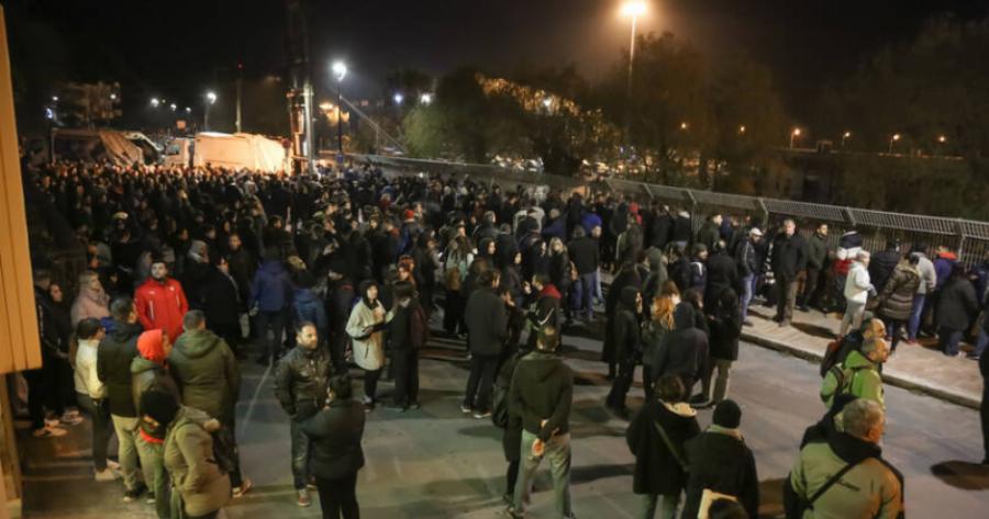 Έλληνες απο όλη τη χώρα σπεύδουν σε Μυτιλήνη και Χίο