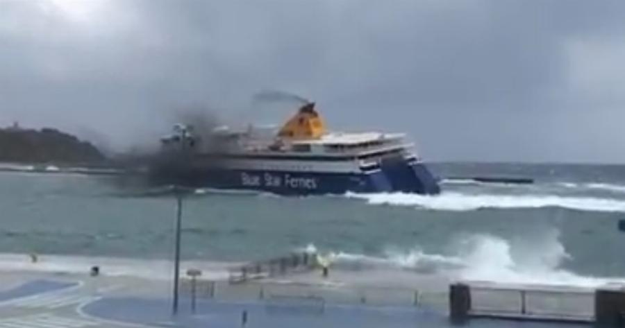 Εντυπωσιακή μανούβρα με 8 μποφόρ του Blue Star Naxos στο Λιμάνι της Τήνου