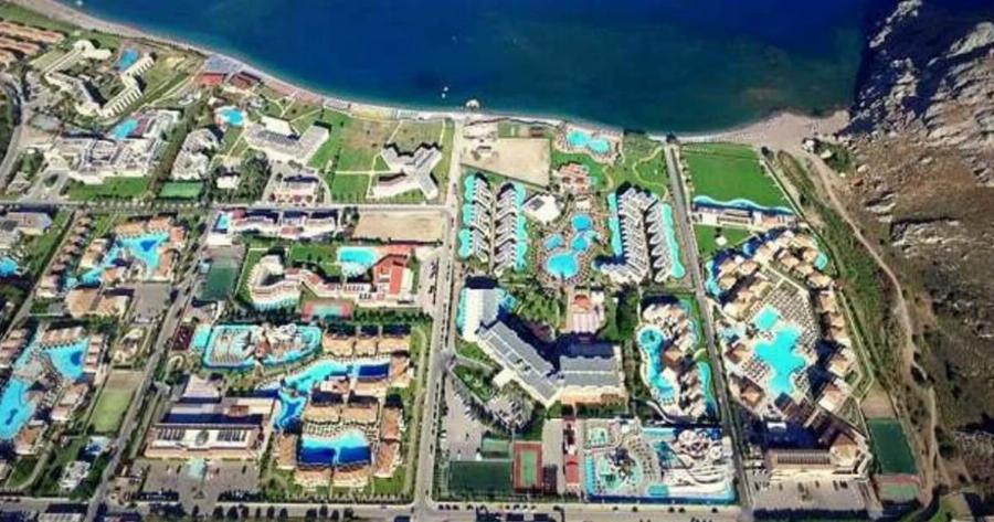 Το άγνωστο χωριό της Ρόδου που αντί για σπίτια έχει μόνο ξενοδοχεία