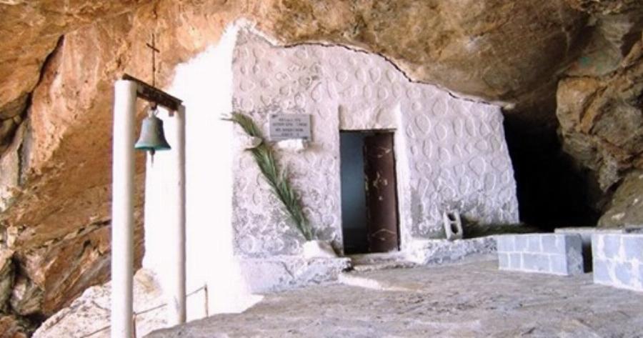 Άγιος Στέφανος: Το εκκλησάκι που για το χτίσιμο του δεν χρειάστηκαν ούτε πάτωμα αλλά ούτε και ταβάνι!