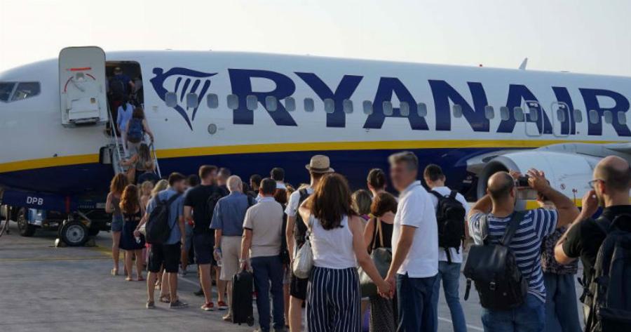 Γιατί όλοι κατηγορούν τη Ryanair αλλά συνεχίζουν να ταξιδεύουν με αυτήν; – χρήσιμες συμβουλές
