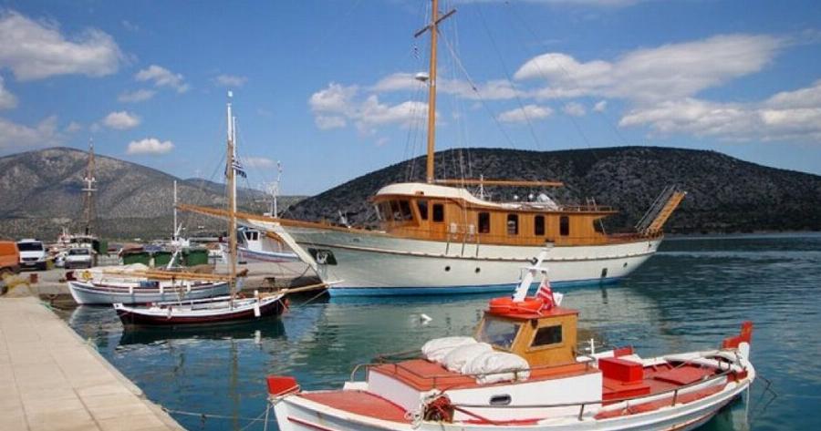 Το «μυστικό» πανέμορφο ψαροχώρι της Πελοποννήσου, μια ανάσα από το Πόρτο Χέλι