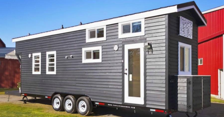 Αυτό το ξύλινο τροχόσπιτο είναι 28τ.μ. κοστίζει λιγότερο από 13.000, φιλοξενεί άνετα 8 άτομα και το εσωτερικό του μοιάζει με παλάτι