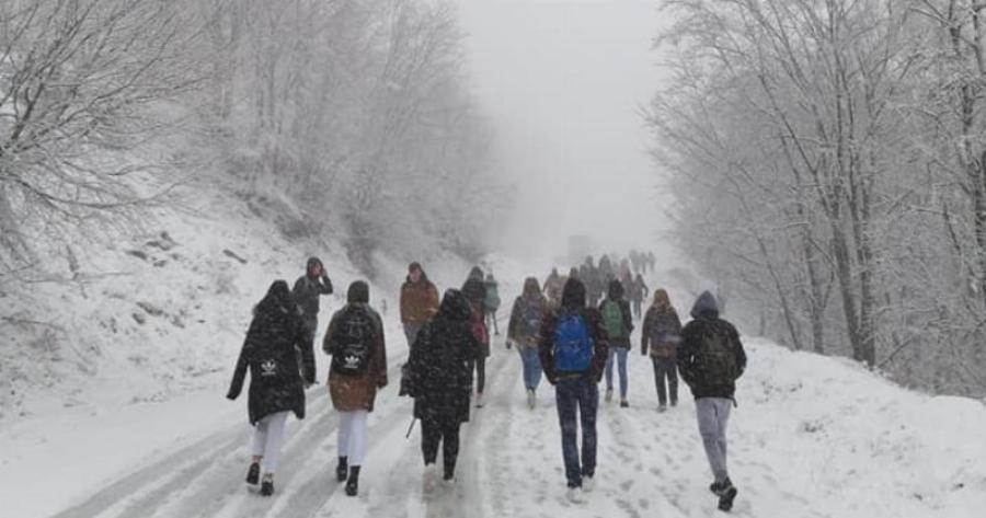 Ν. Ξάνθης: Μαθητές επιστρέφουν από το σχολείο με τα πόδια μέσα στο χιόνι