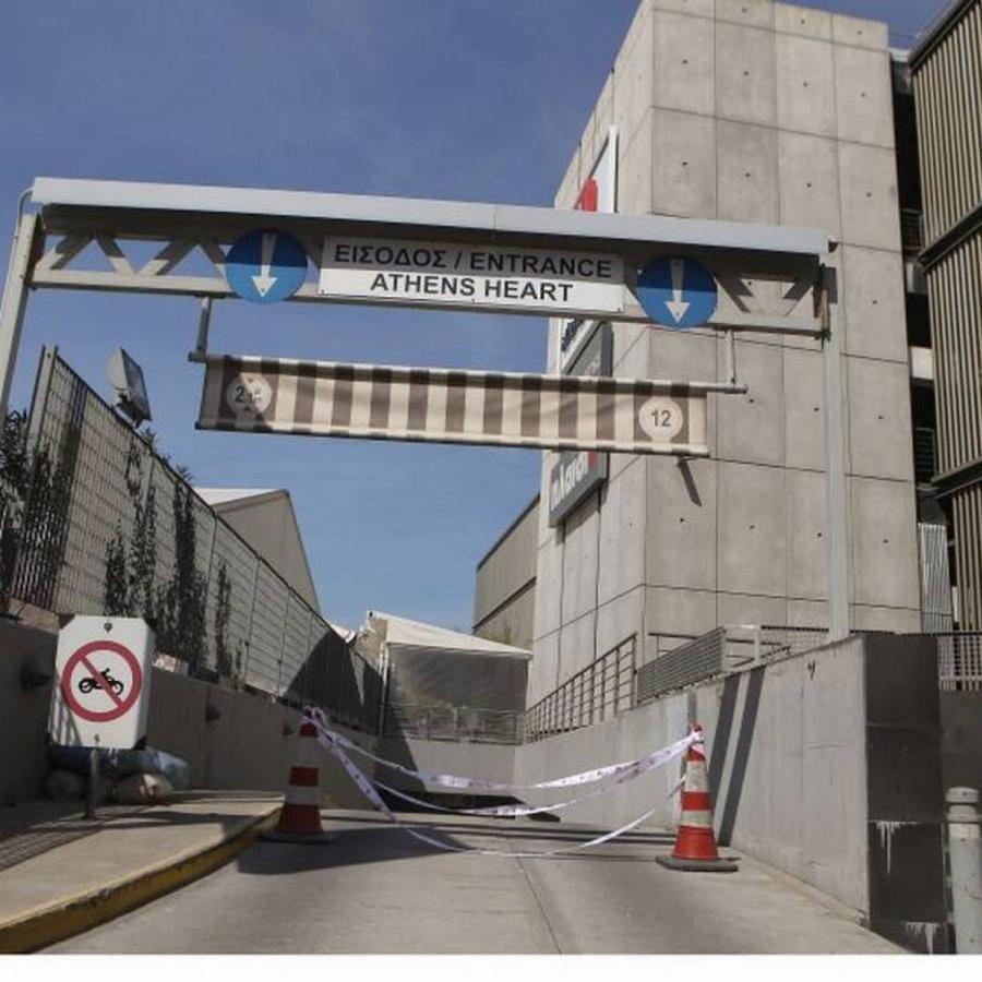 Κορονοϊός: Έρημο το κέντρο της Αθήνας – Συνωστισμός στον Φλοίσβο