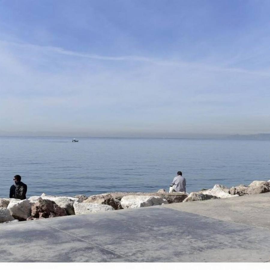 Κορονοϊός: Έρημο το κέντρο της Αθήνας – Συνωστισμός στον Φλοίσβο