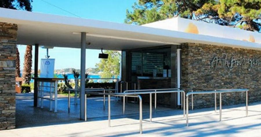 Έκλεισε η Πλαζ Βουλιαγμένης – Έκοψε το πρωί πάνω από 3.000 εισιτήρια!