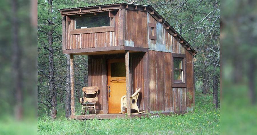 Το εξοχικό σπίτι 9 τ.μ. χωρίς ηλεκτρικό ρεύμα, που κοστίζει 5.000 και είναι το ιδανικό ησυχαστήριο μακριά από τη σύγχρονη ζωή!